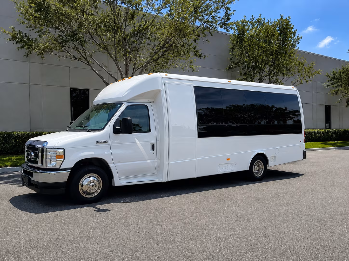 that s your bridal party arriving at lyndhurst in style