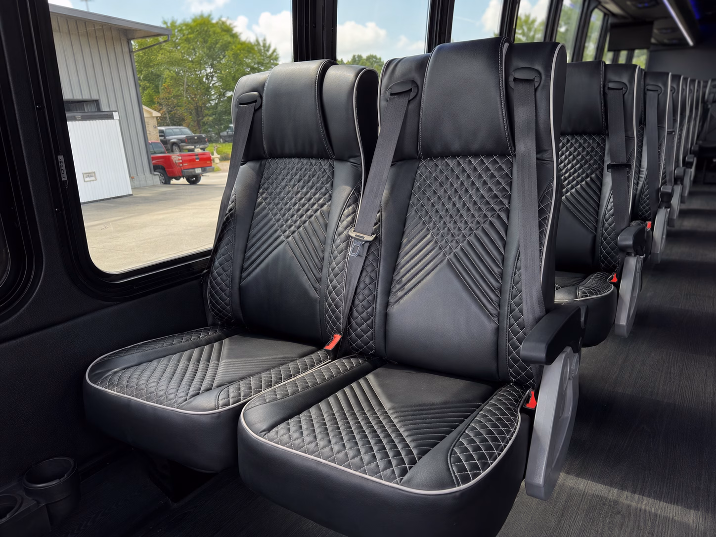 what makes yonkerscharterbuscompany com the smart way to book yonkers airport transportation